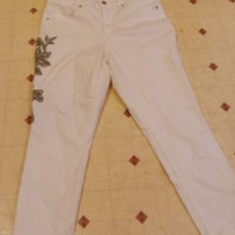 White skinny capris size 12